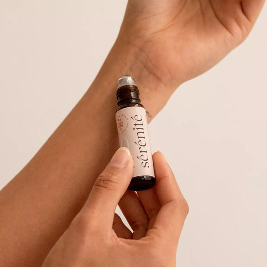 Petite Mila Roll-on Sérénité with Almond, Sandalwood, and Neroli – calming aromatherapy oil for relaxation.