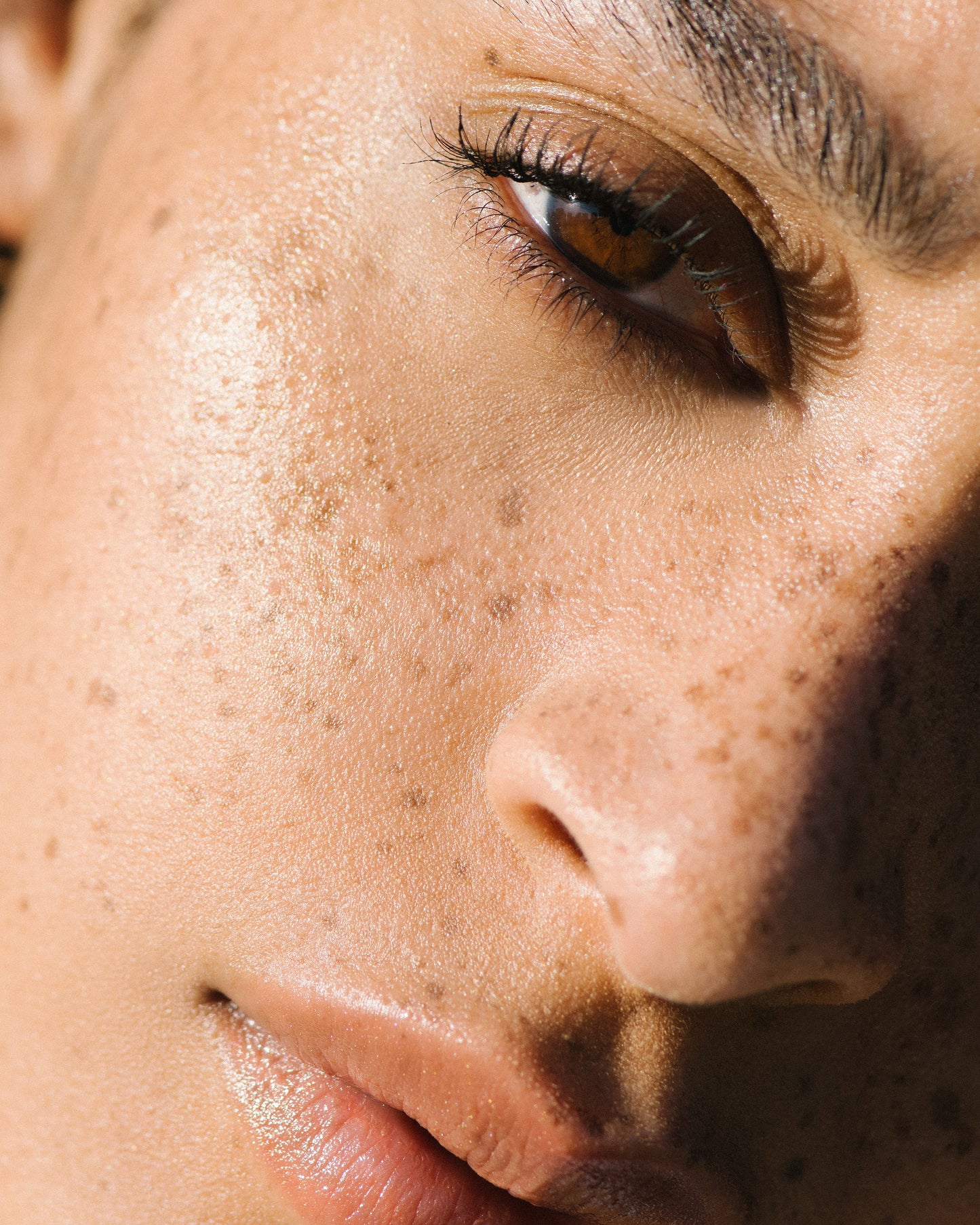 Close-up of a woman's face wearing the Manasi 7 precision mascara