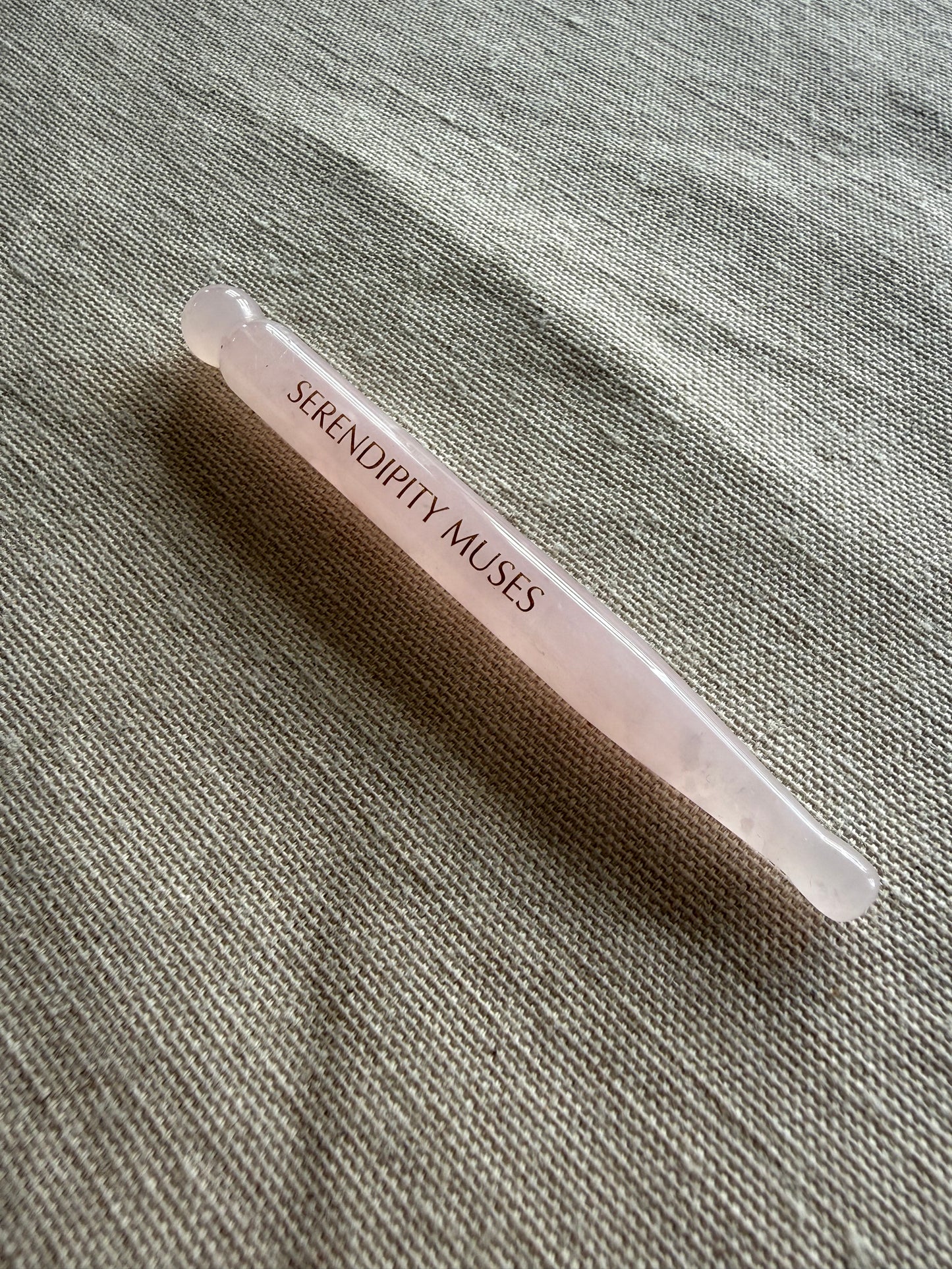     Rose quartz Bo Jin acupressure pen for facial massage and sculpting