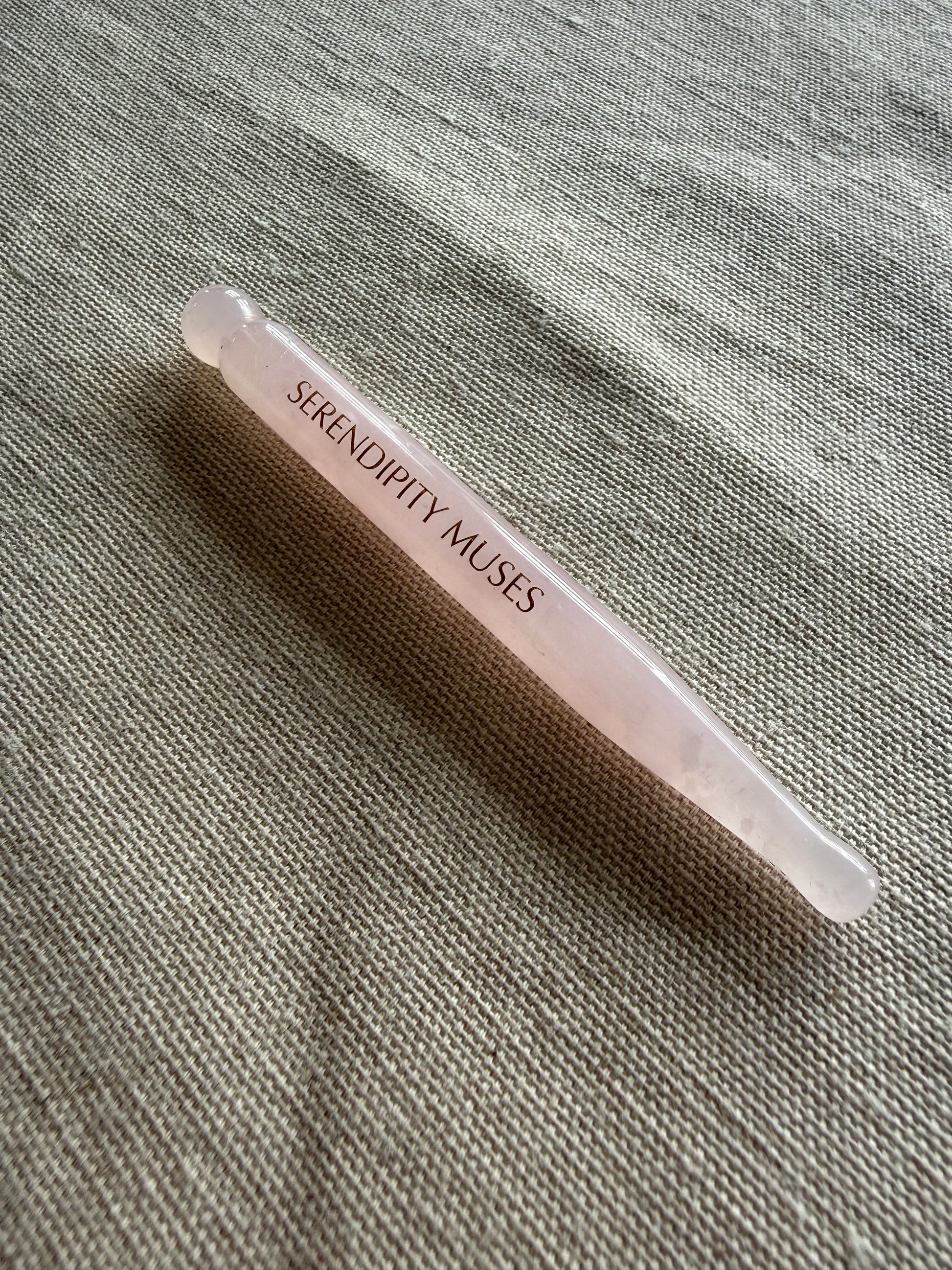     Rose quartz Bo Jin acupressure pen for facial massage and sculpting