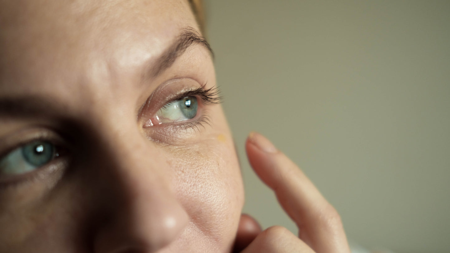 A woman putting on the Inlight Line Softener Intensive 
