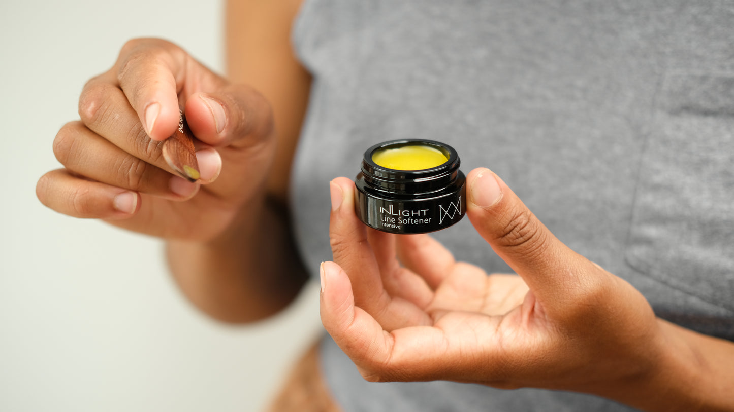 A person holding the Inlight Line Softener Intensive