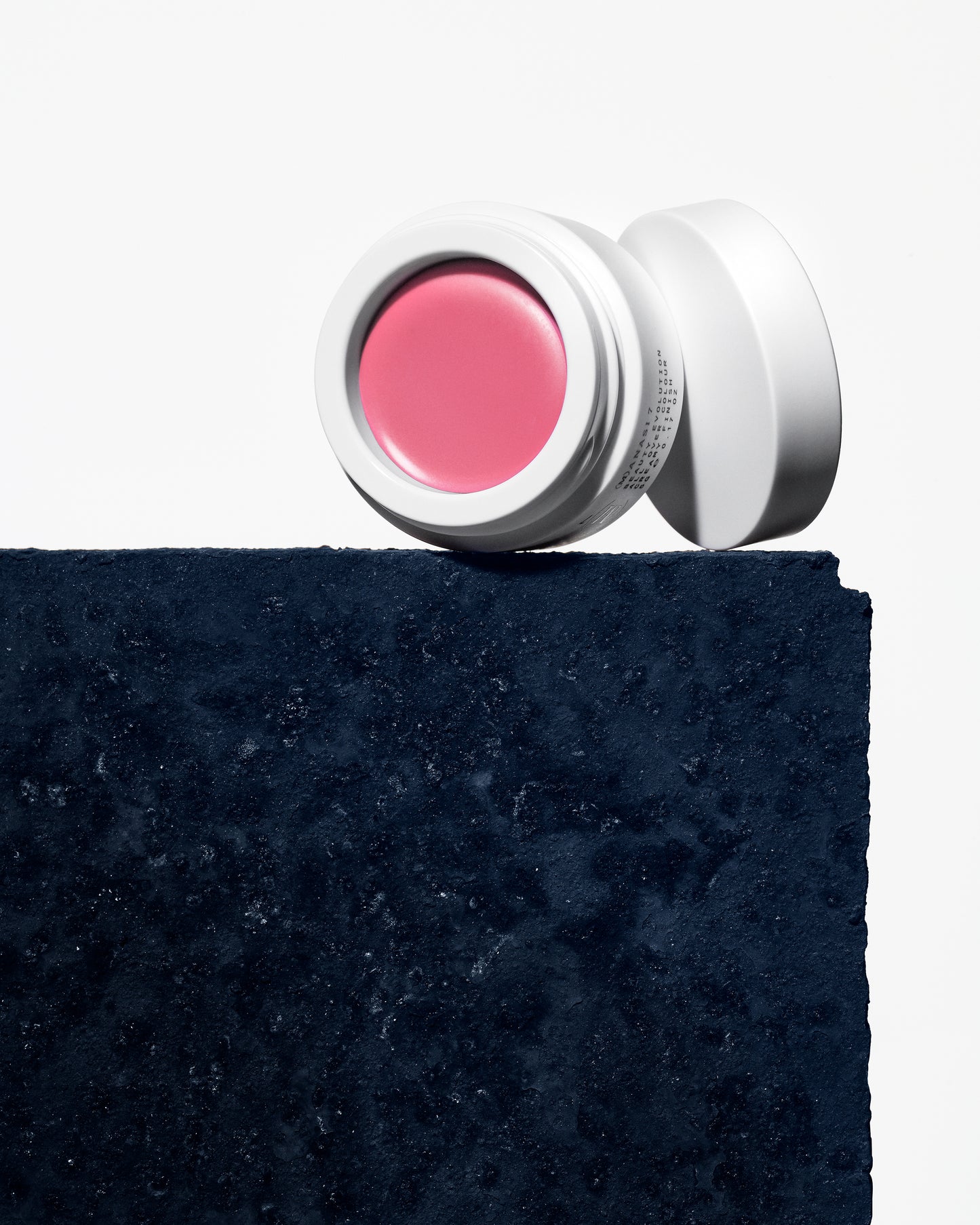 The Manasi 7 Dianthus All over Colour in a white container