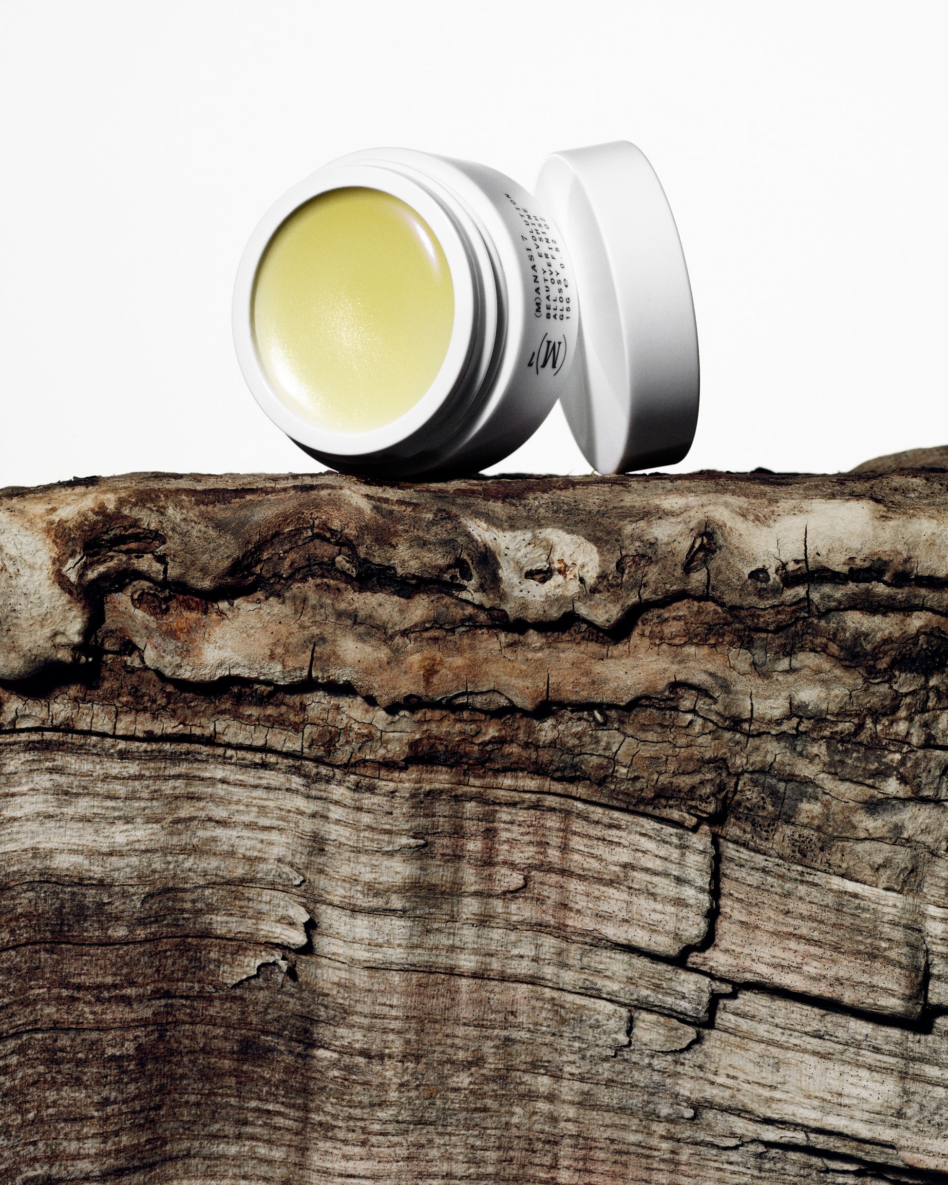 The Manasi 7 All over shine in the shade Cristallo in a small round container 