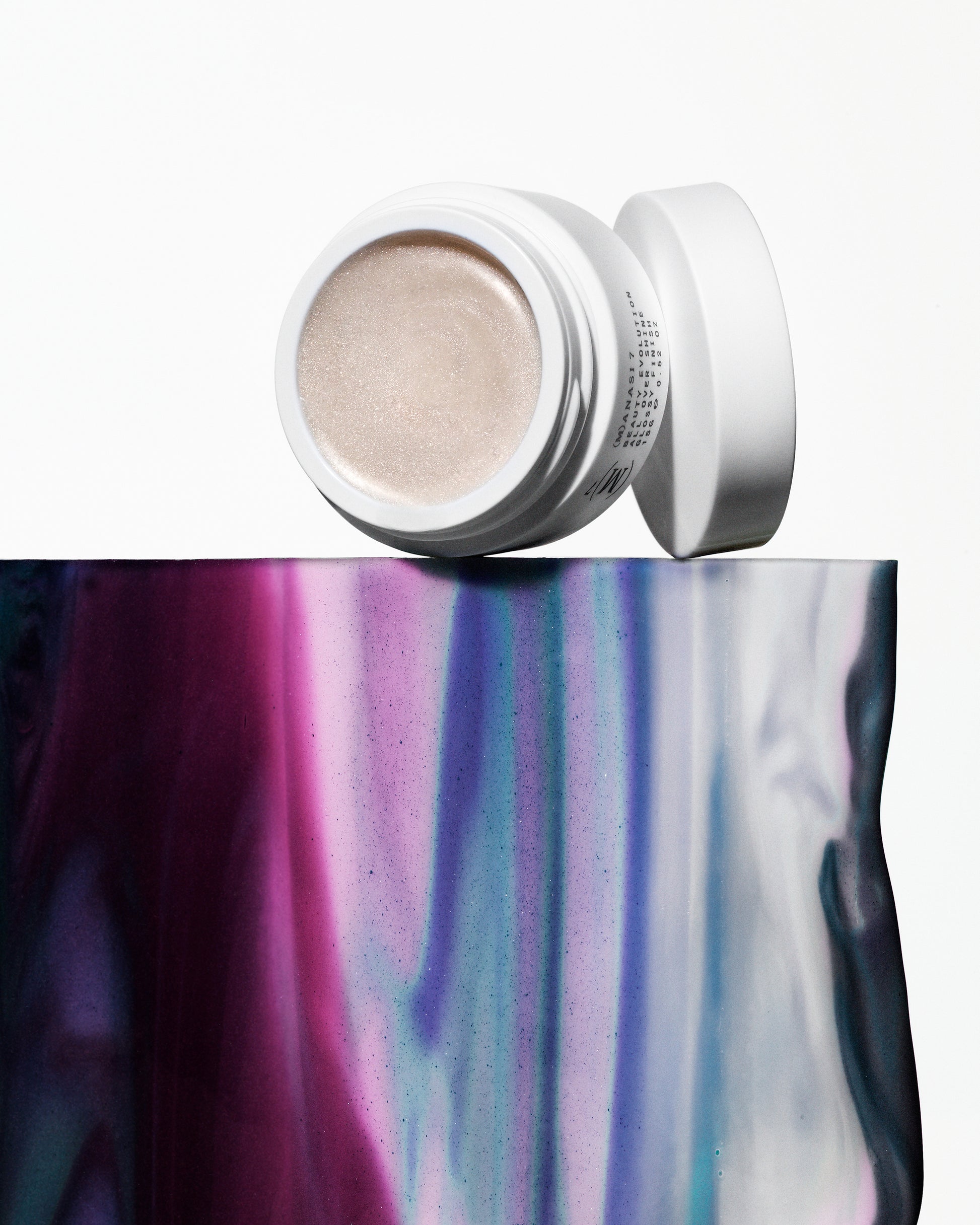 The Manasi 7 All over shine in the shade kaito in a small round container 