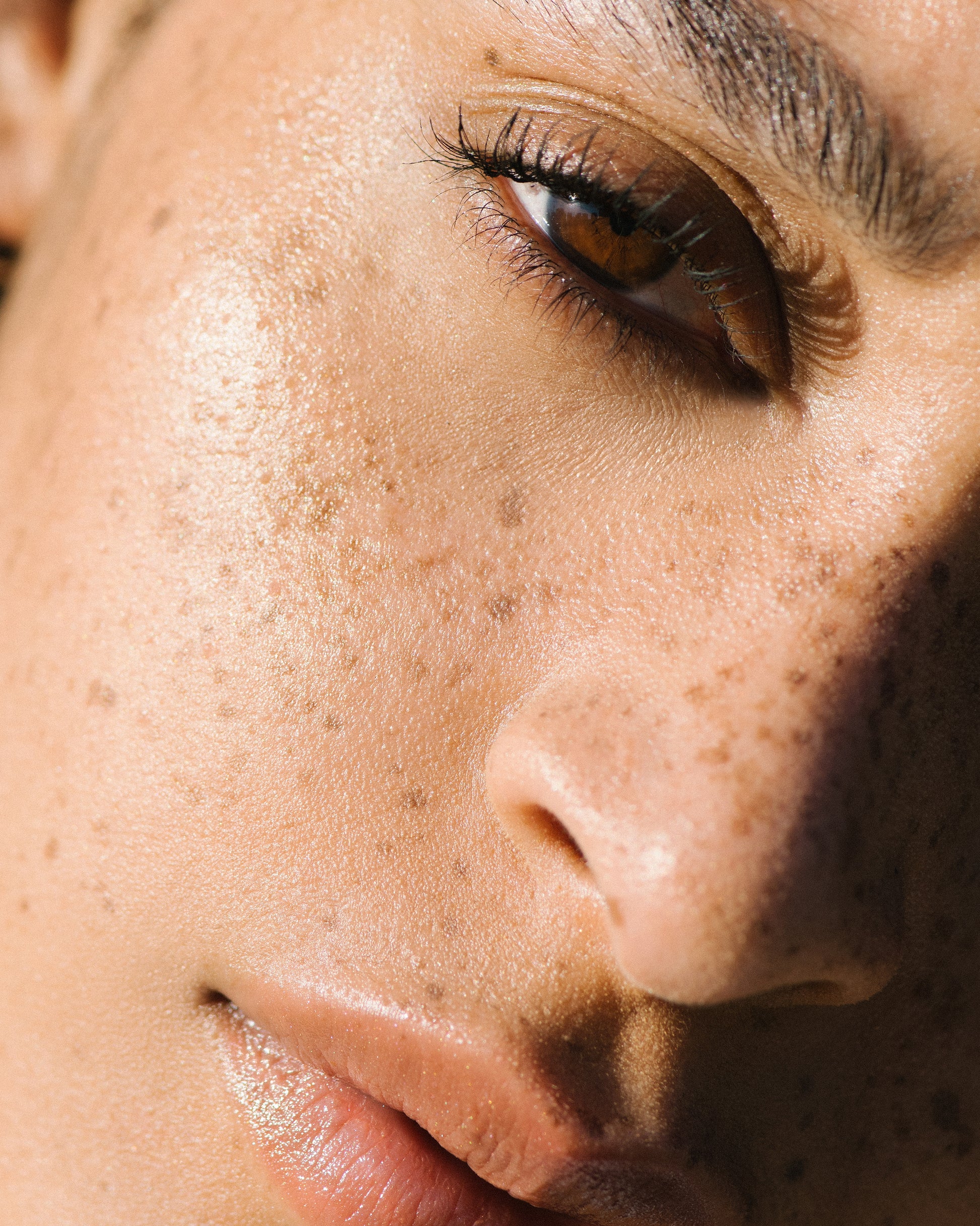 Close-up of a woman wearing the Manasi 7 Bronzelighter Roseate