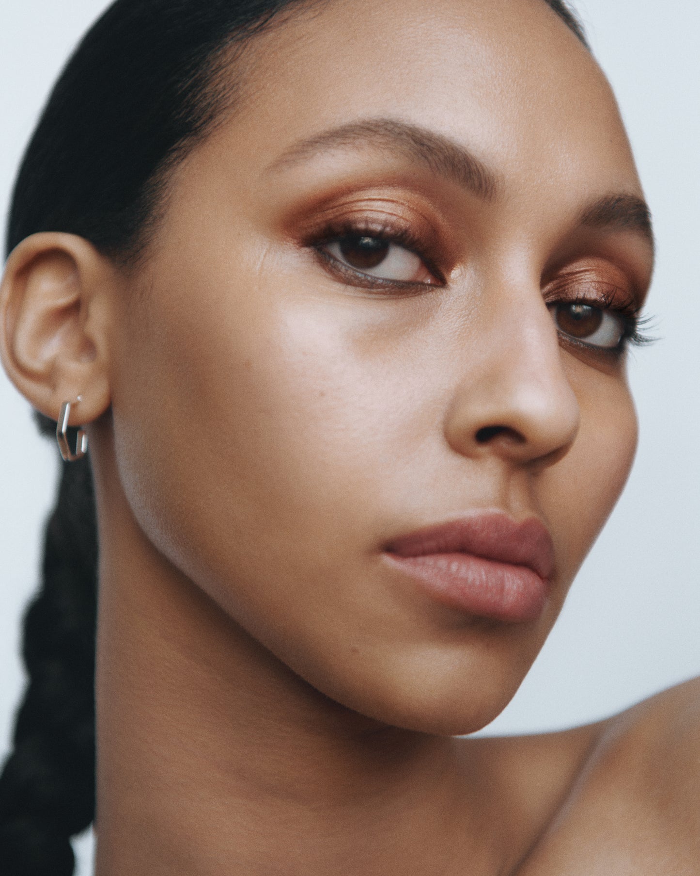 A woman wearing the Manasi 7 eye and lip definer in the shade criollo