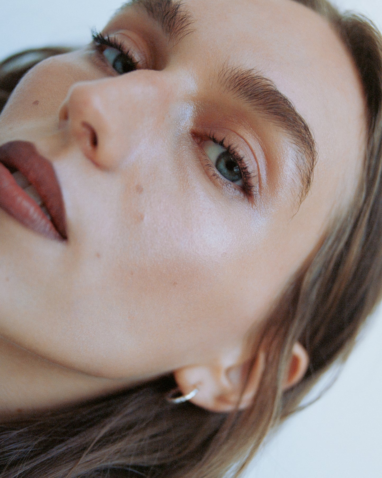 A woman wearing the Manasi 7 eye and lip definer in the shade criollo
