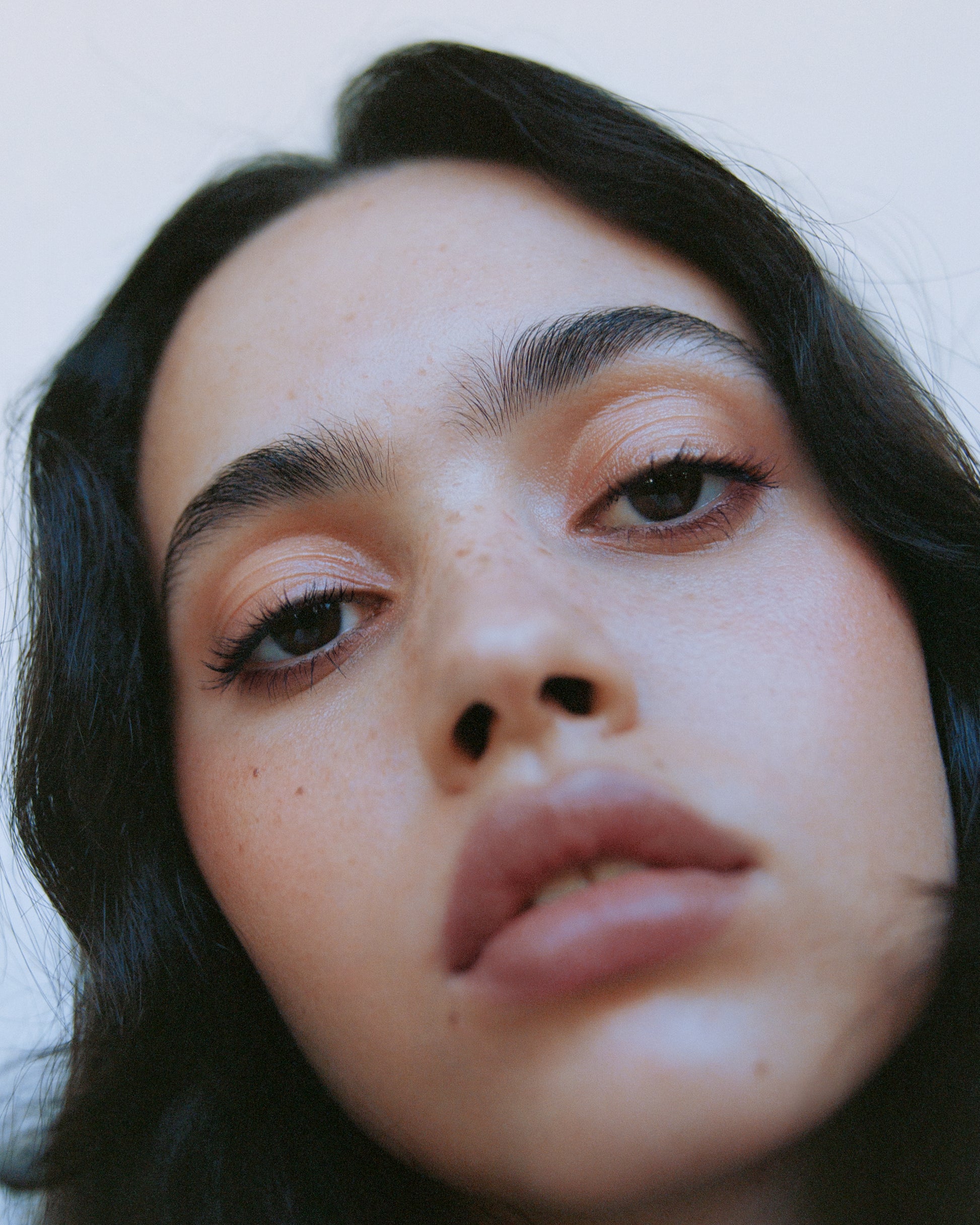 A woman wearing the Manasi 7  eye and lip definer in the shade ukiyo