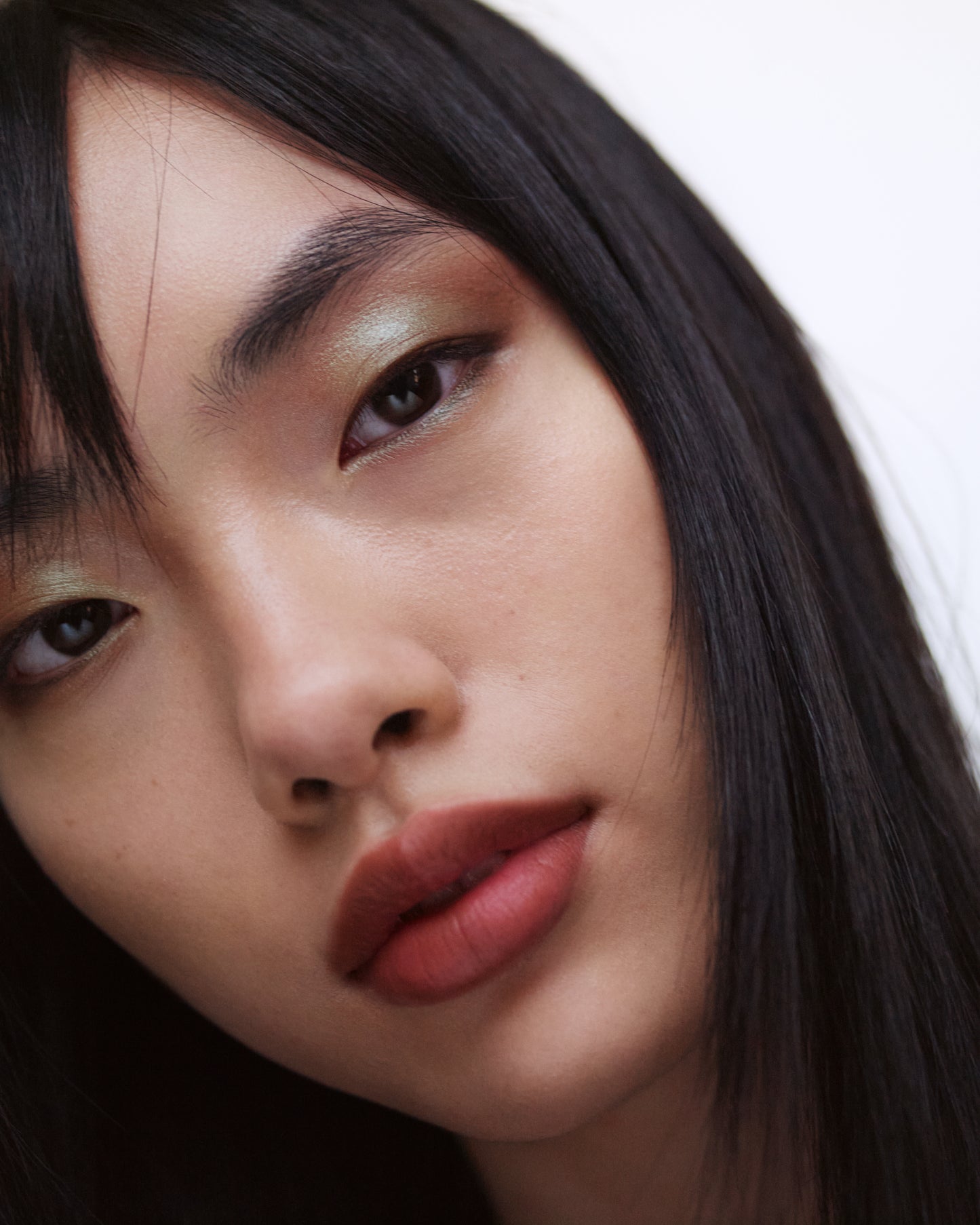 Close-up of a woman wearing the Manasi 7 Ochaya Eye glow Colour 