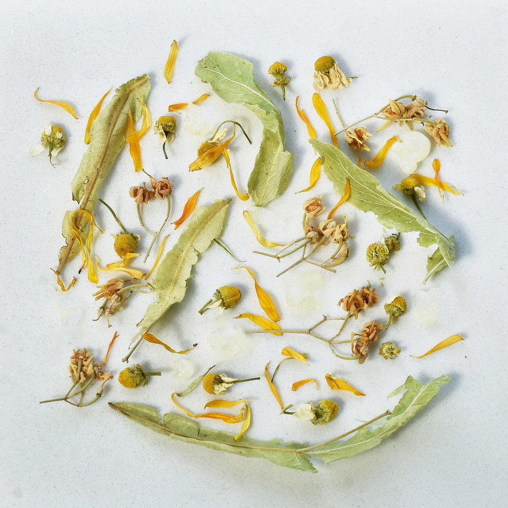 dried tilia, chamomile, calendula, the ingredients of the sunny moments herbal blend by Arritos